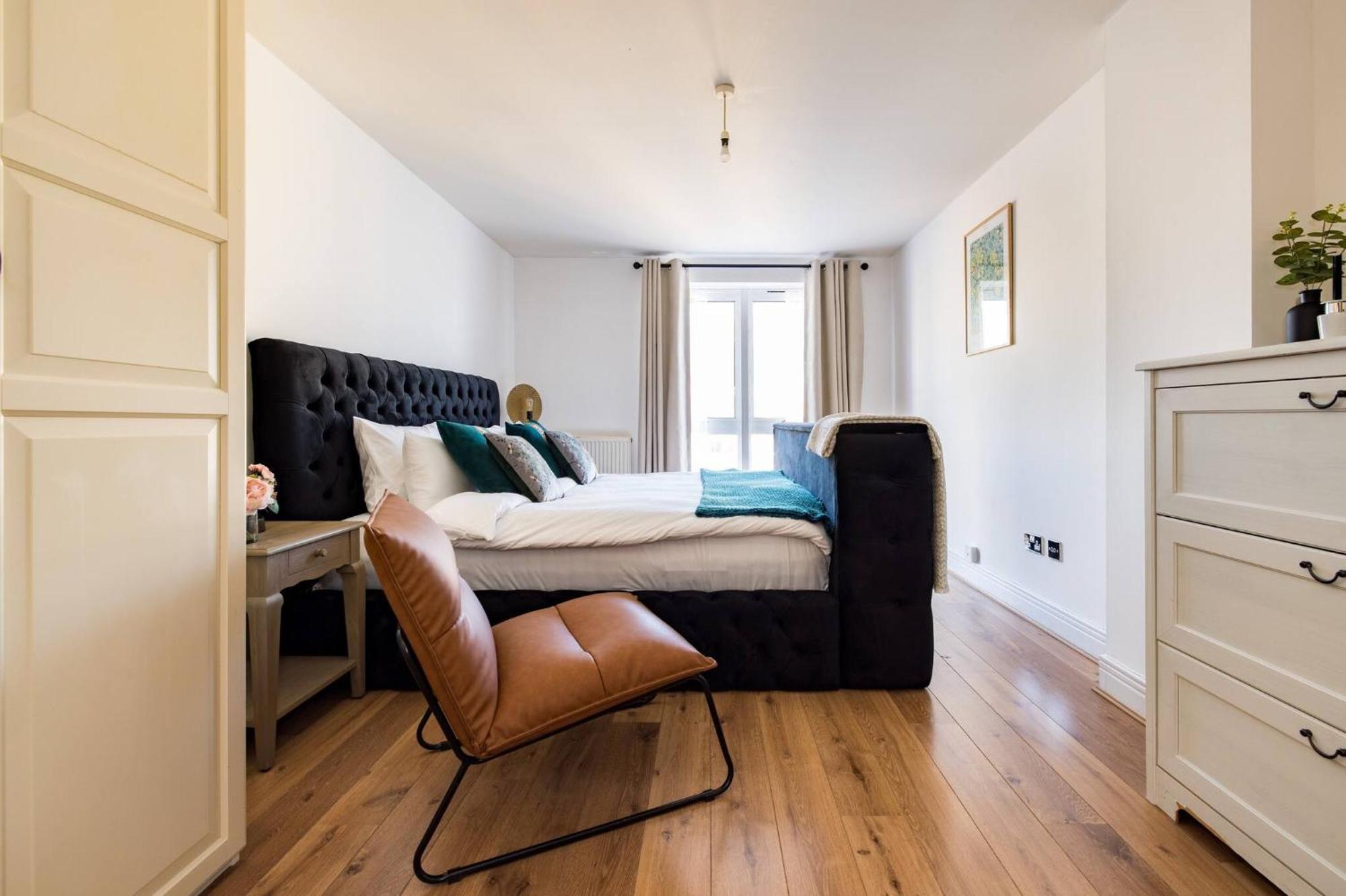 Wild Roses Service Apartments - East India Londra Esterno foto